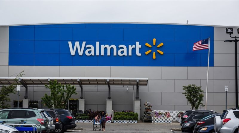 An indian Walmart VP was making ,000 a day in illegal kickbacks by discriminating against American applicants in favor of indian h1b applicants